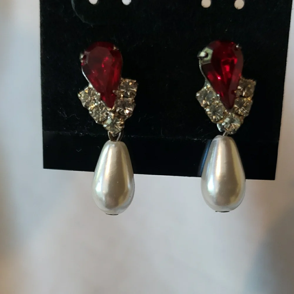 Faux Pearl & Red Gem Jewelry Set- 15.5